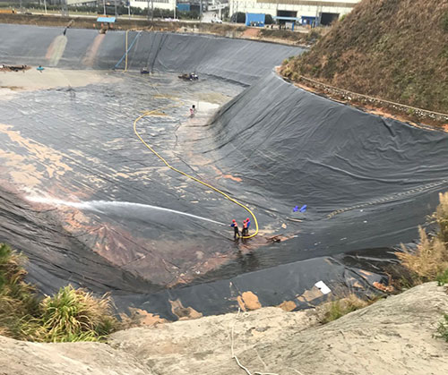 遂川废水池清理