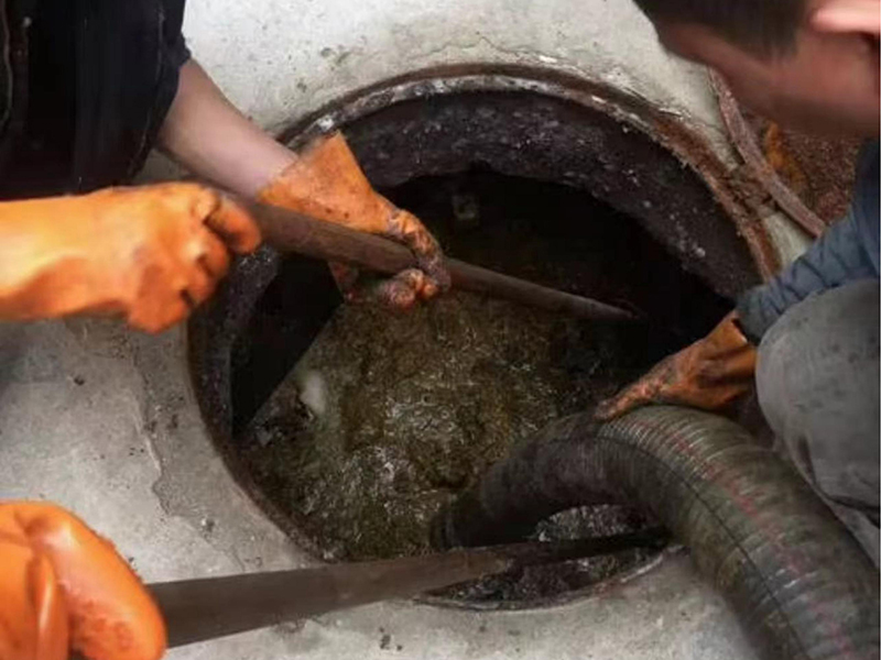 遂川清理化粪池时如何避免沼气的危害？